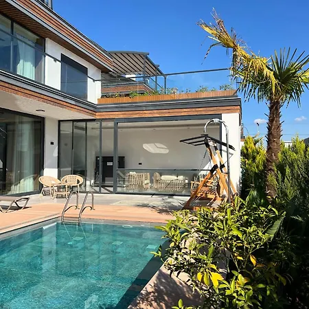 Villa 5-bedroom With Pool & Sauna *