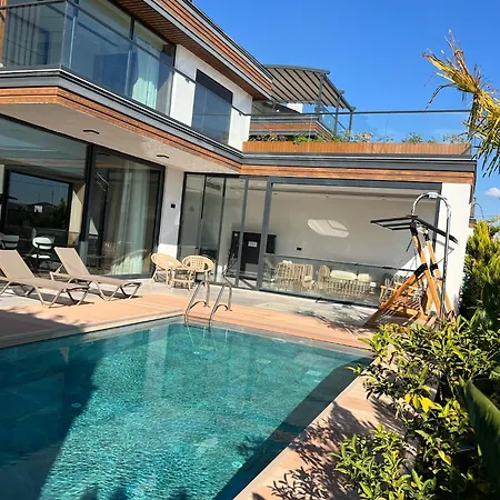 Villa 5-bedroom With Pool & Sauna *