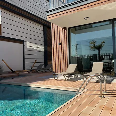 Villa 5-bedroom With Pool & Sauna *