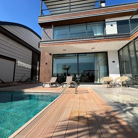 5-bedroom With Pool & Sauna *