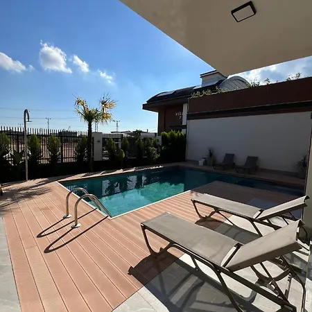 5-bedroom With Pool & Sauna
