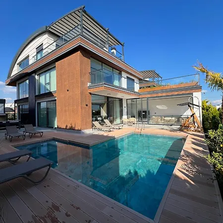 5-bedroom With Pool & Sauna Villa Dosemealti