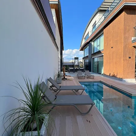 5-bedroom With Pool & Sauna