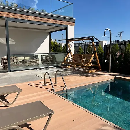 5-bedroom With Pool & Sauna *