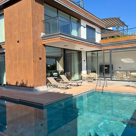 5-bedroom With Pool & Sauna