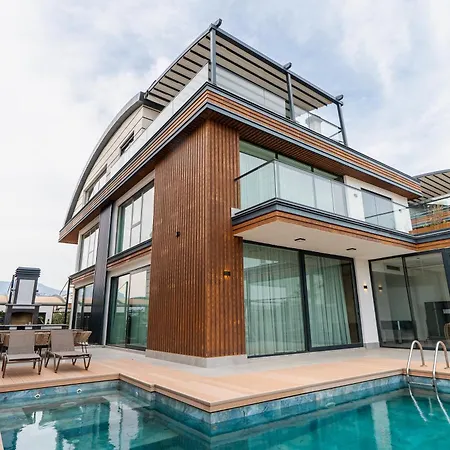 5-bedroom With Pool & Sauna